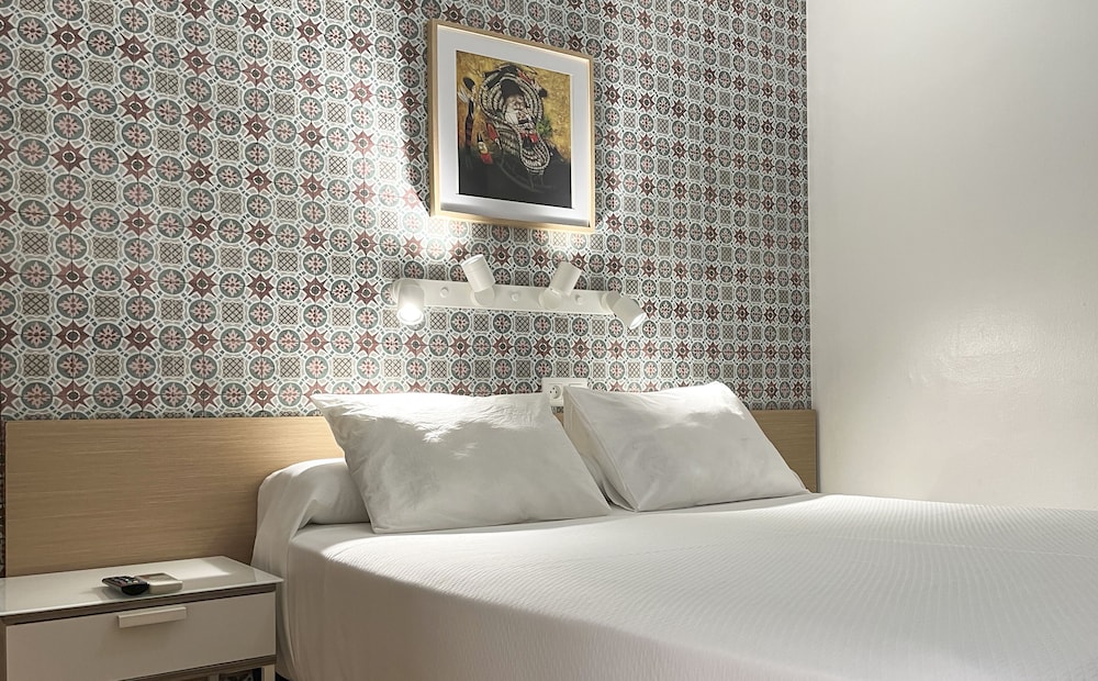 Economy Double Room, City View photo 3