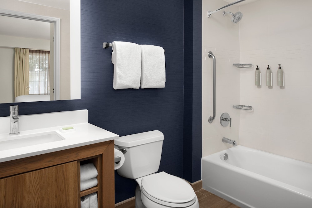 Suite, 2 Bedrooms - Photo 11