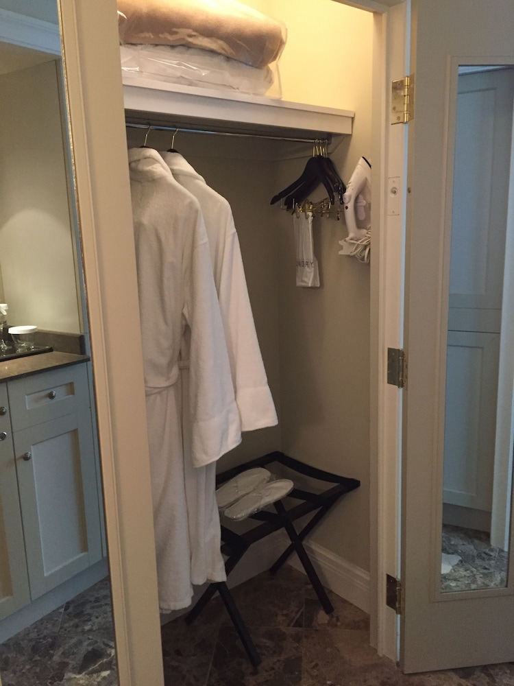 Suite - Photo 5
