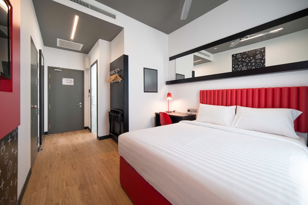 Deluxe Double Room (High Floor) photo 3