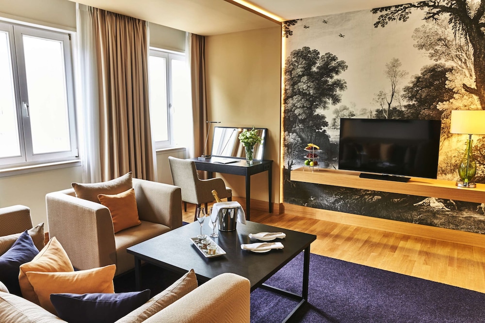 Executive Suite thumbnail 5