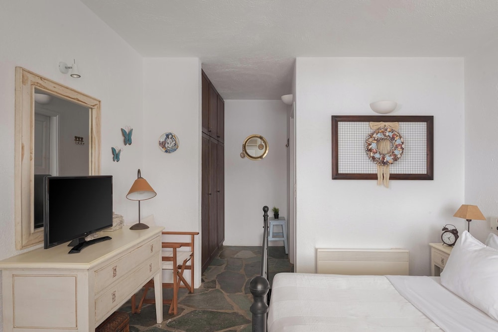 Traditional Apartment, 2 Bedrooms, Sea View, Beachfront