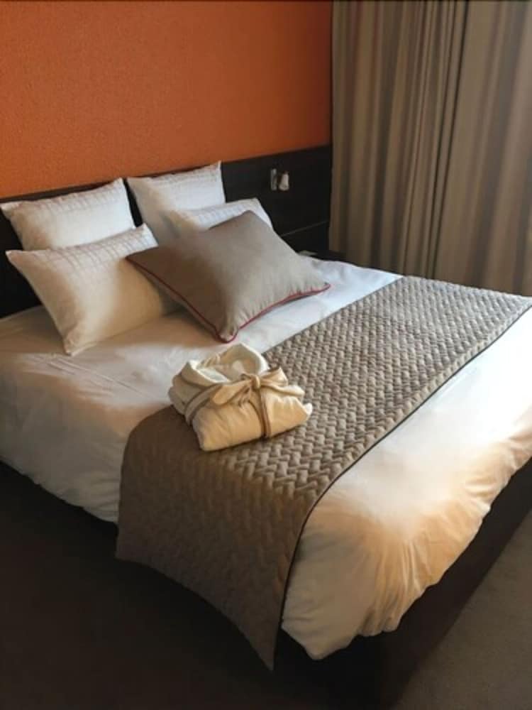 Superior Room, 1 King Bed, Non Smoking - Photo 1