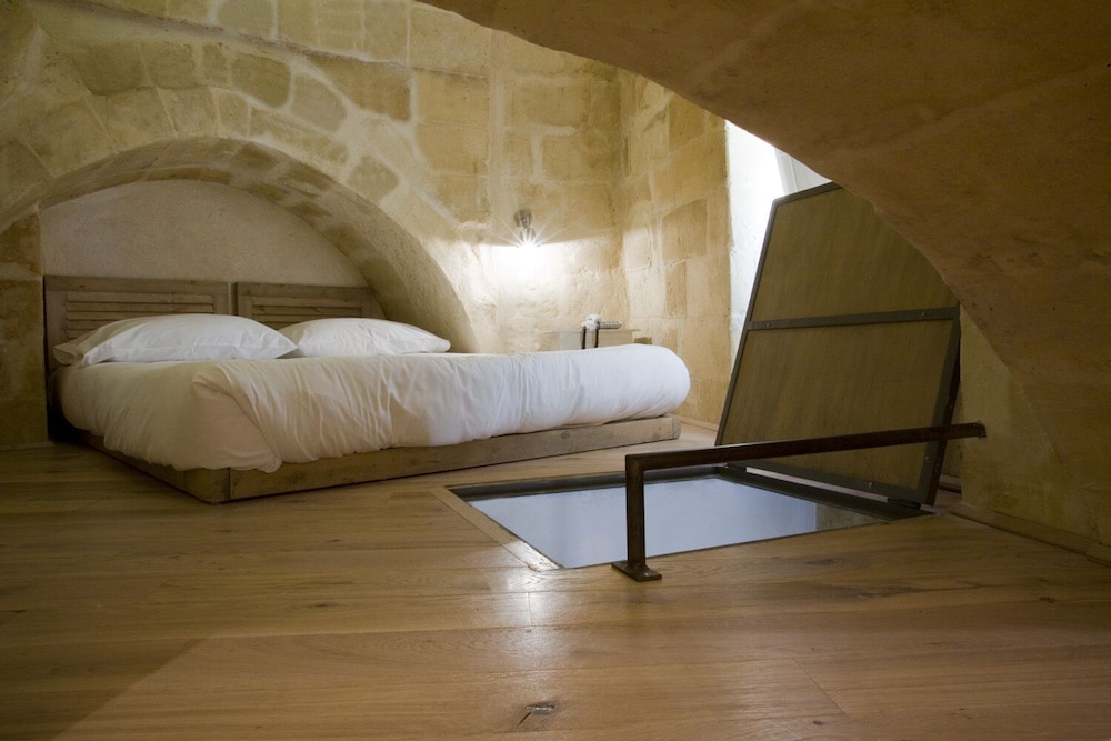 Classic Double Room (1008)
