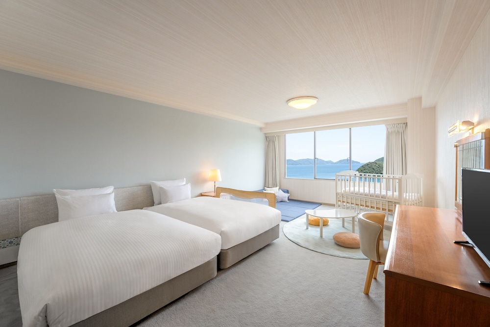 Family Room, 2 Double Beds, Sea View