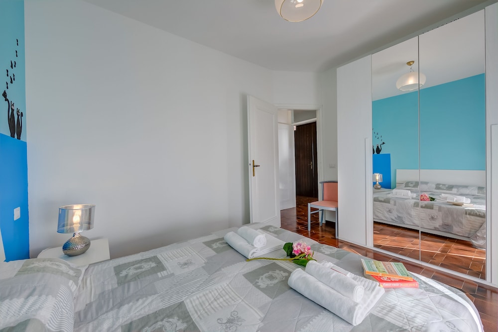 Family Apartment, Multiple Bedrooms (Villa Fiorita - Apt 3 - Ortensia)