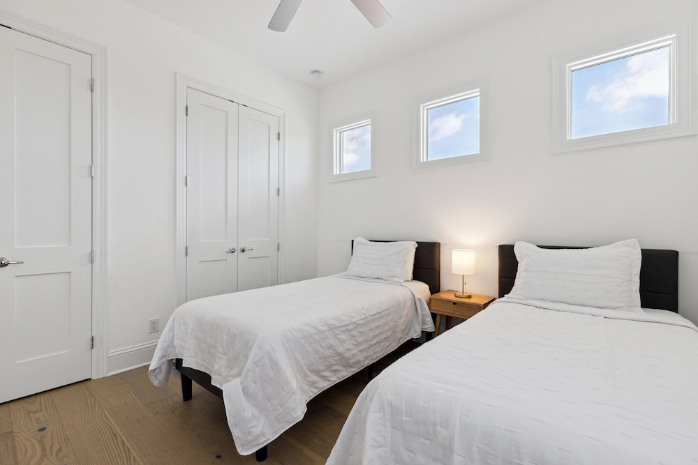 House (4 Bedrooms) photo 2