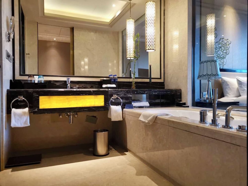 Luxury Suite photo 2