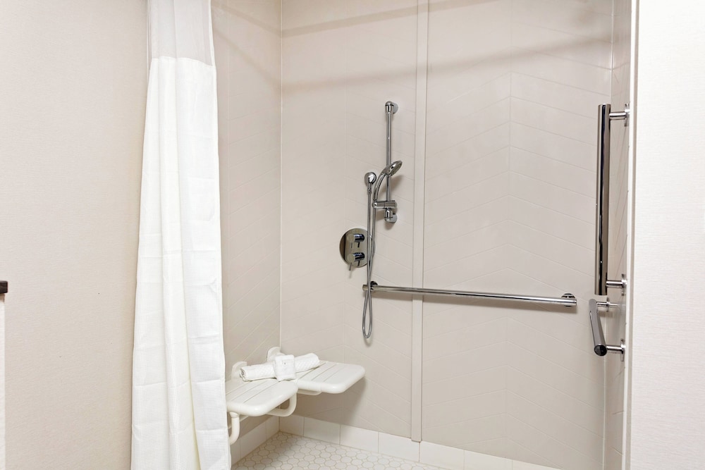 Room, 1 King Bed, Lake View - Photo 6