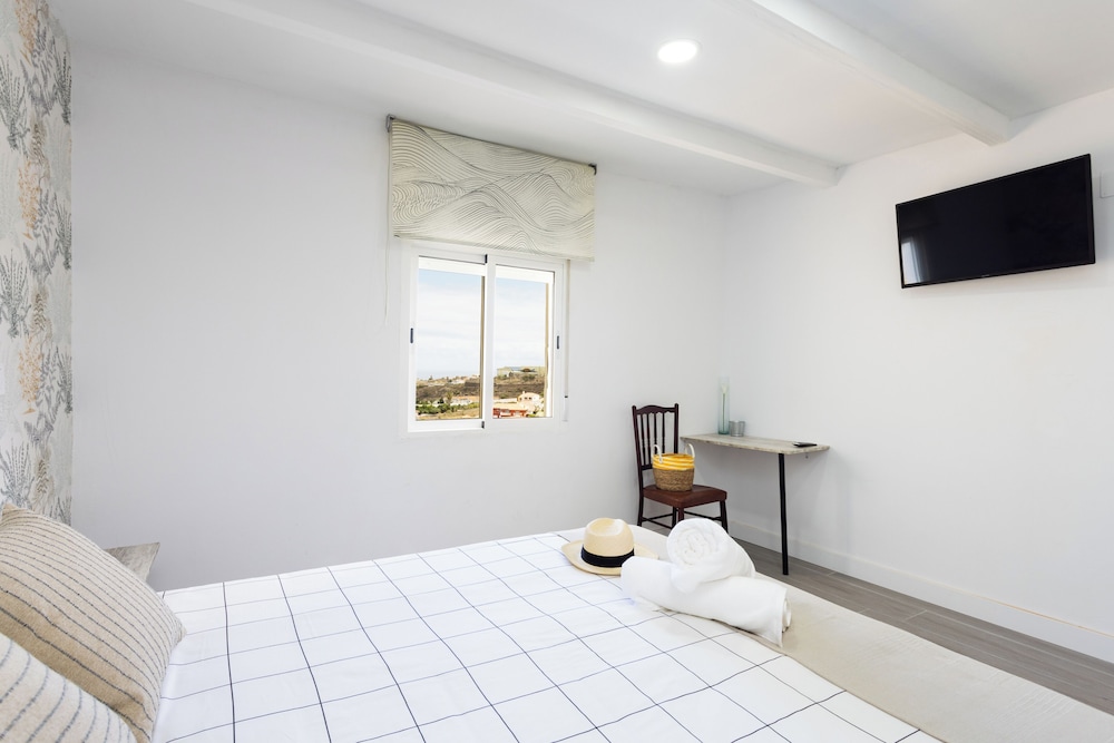 Family Double or Twin Room, Patio, Beach View photo 2