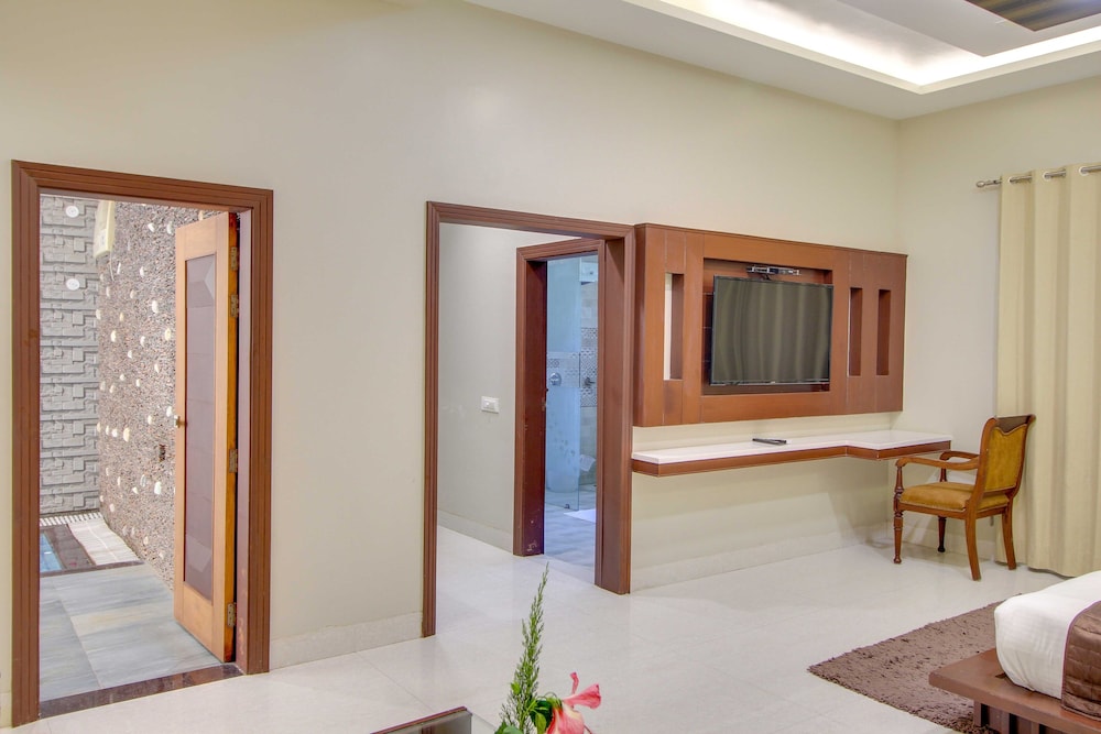 Luxury Suite with Plunge Pool
