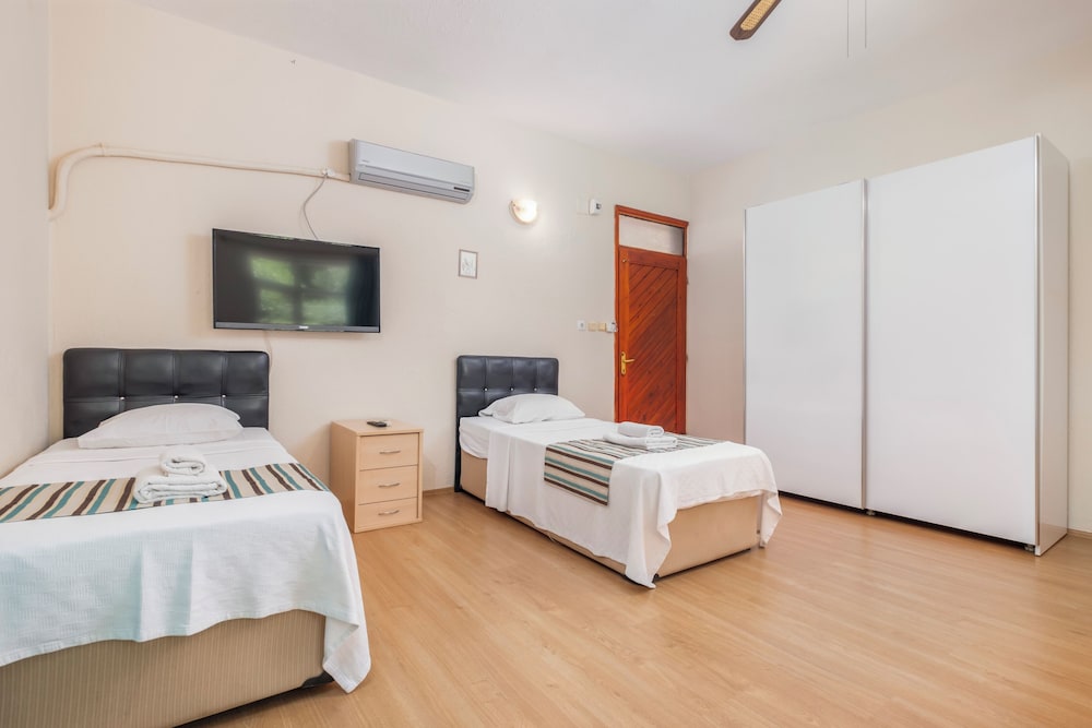 Family Quadruple Room, Courtyard View photo 3