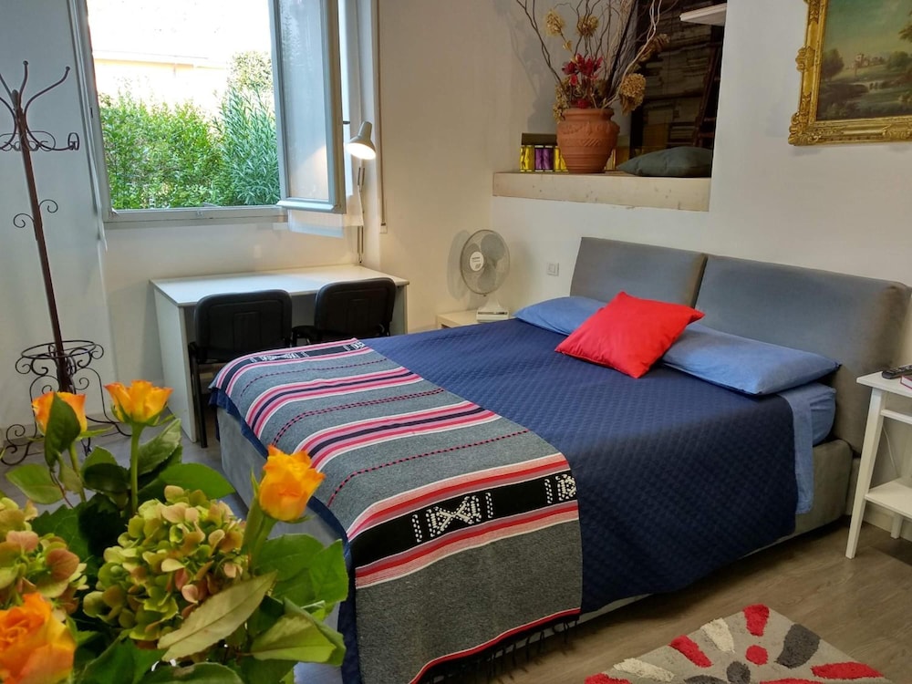 Classic Apartment, Multiple Beds photo 2