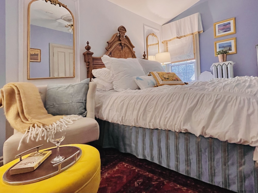 Luxury Room, 1 Queen Bed (Jacques Cartier) photo 3