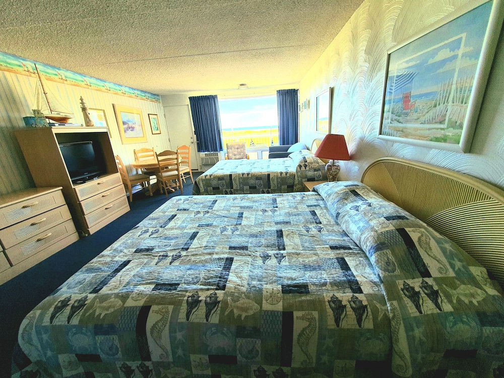 Family Studio Suite, Multiple Beds, Kitchenette, Oceanfront photo 1