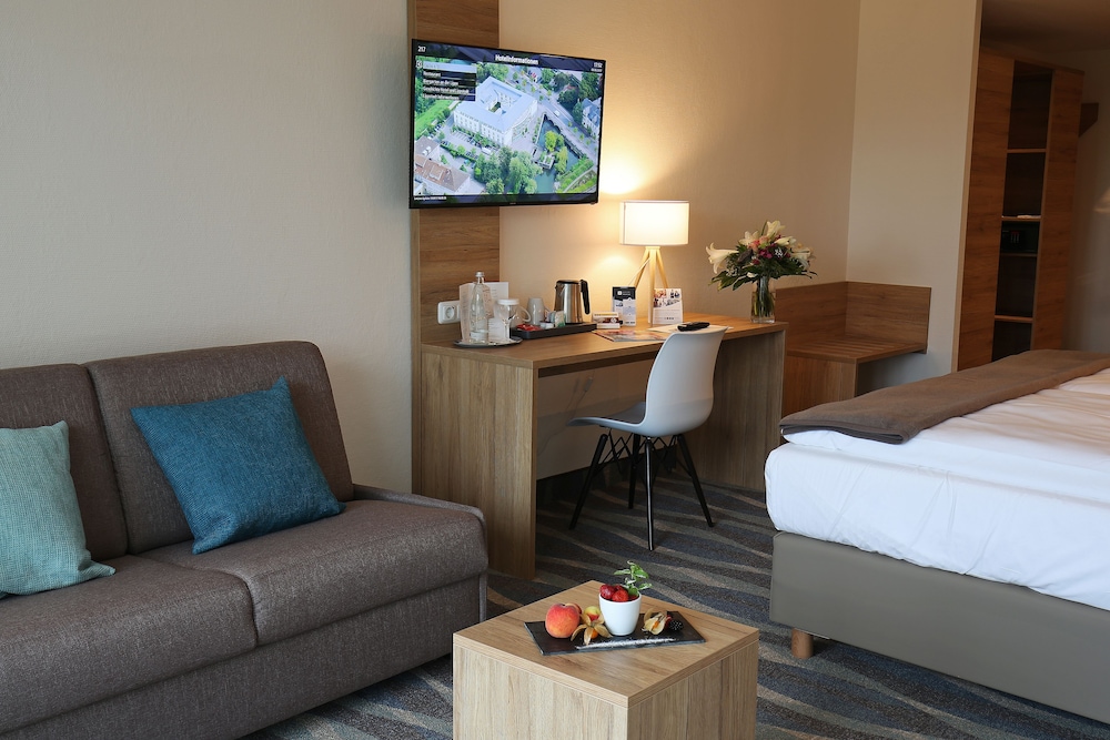 Deluxe Room, 1 Double Bed with Sofa bed, Non Smoking (1 Double Bed and 1 Person Sofa Bed) photo 3