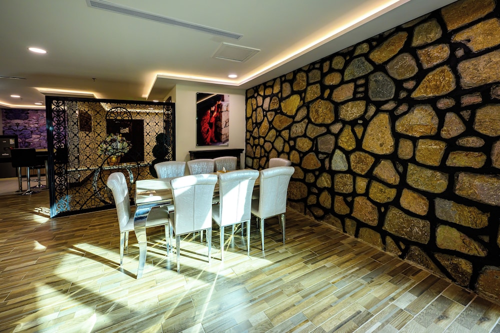 Executive Suite, Patio, Courtyard View photo 2