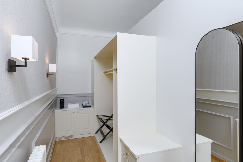 Suite, 1 Queen Bed, Terrace, Lake View photo 3