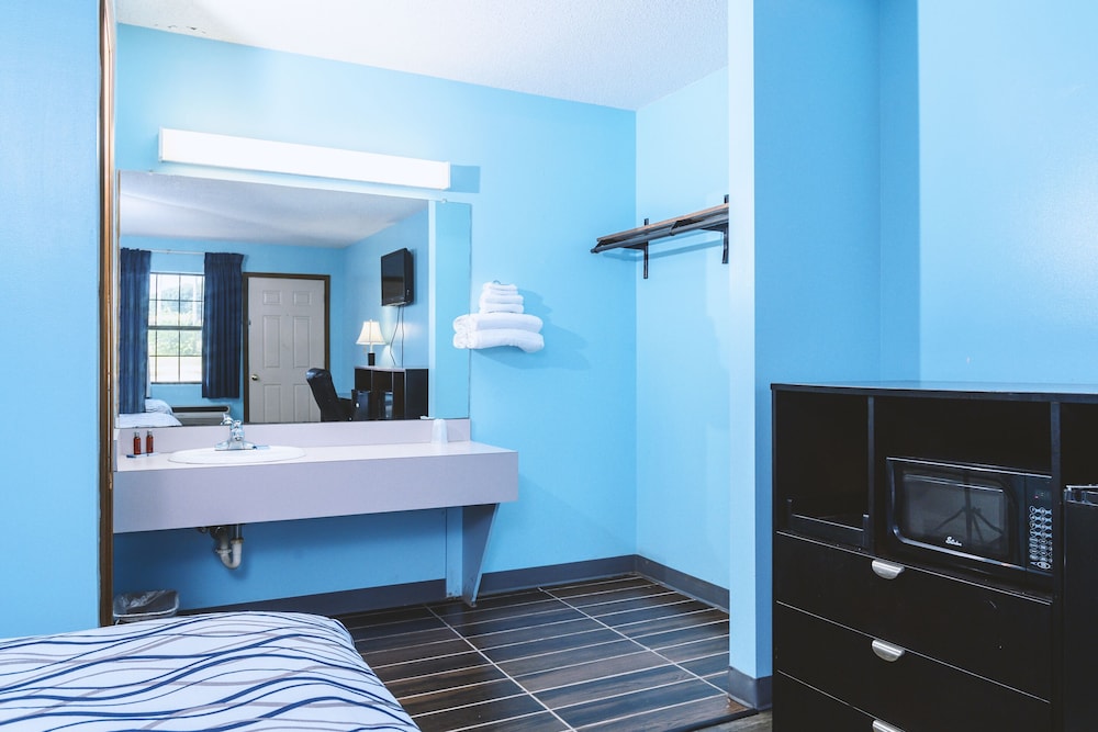 3 Queen Beds Non-Smoking