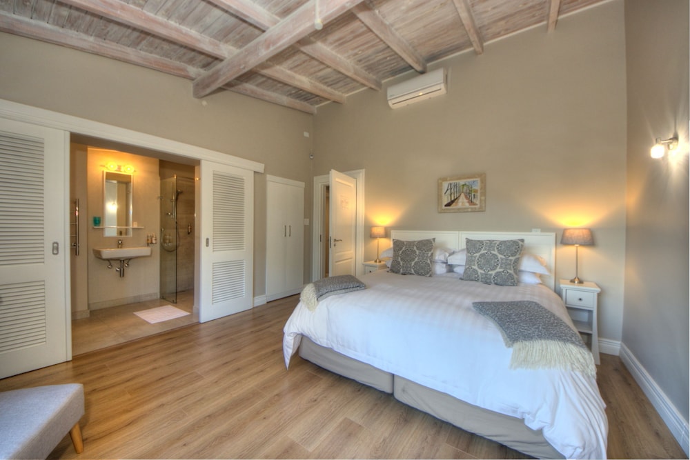 Classic double room photo 1