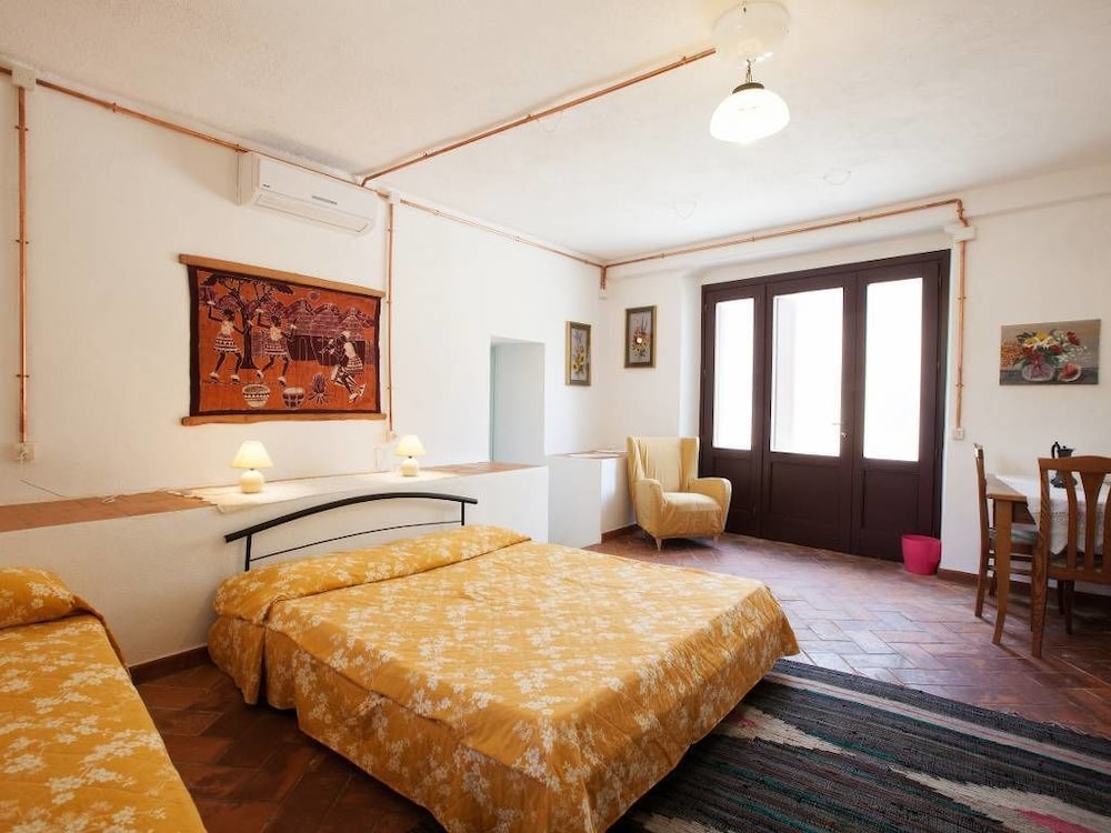 Double Room, Shared Bathroom photo 2