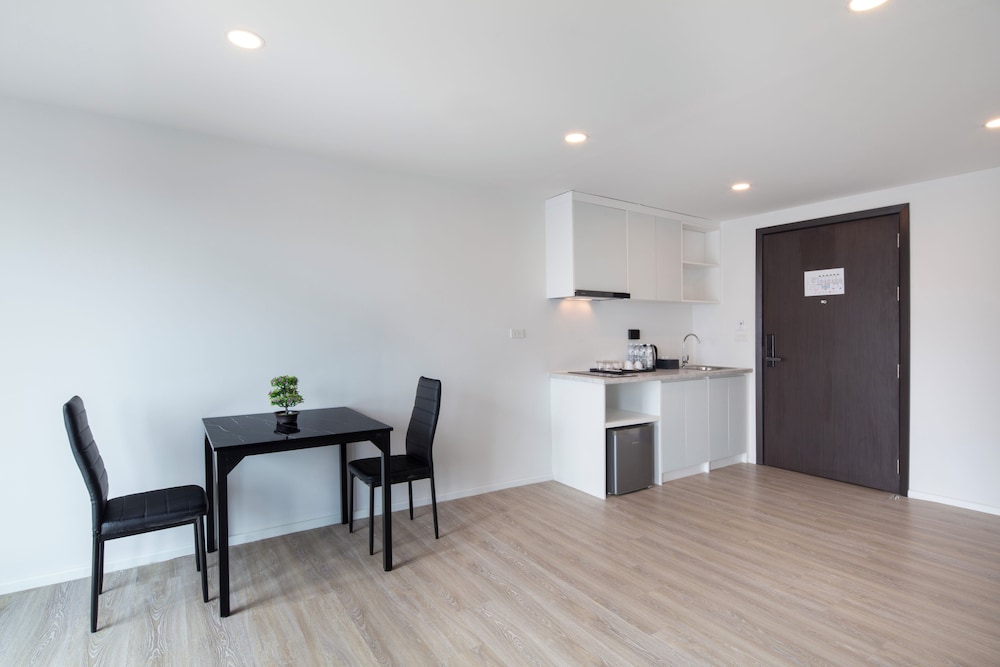 Luxury One Bed Room Suite - Photo 5