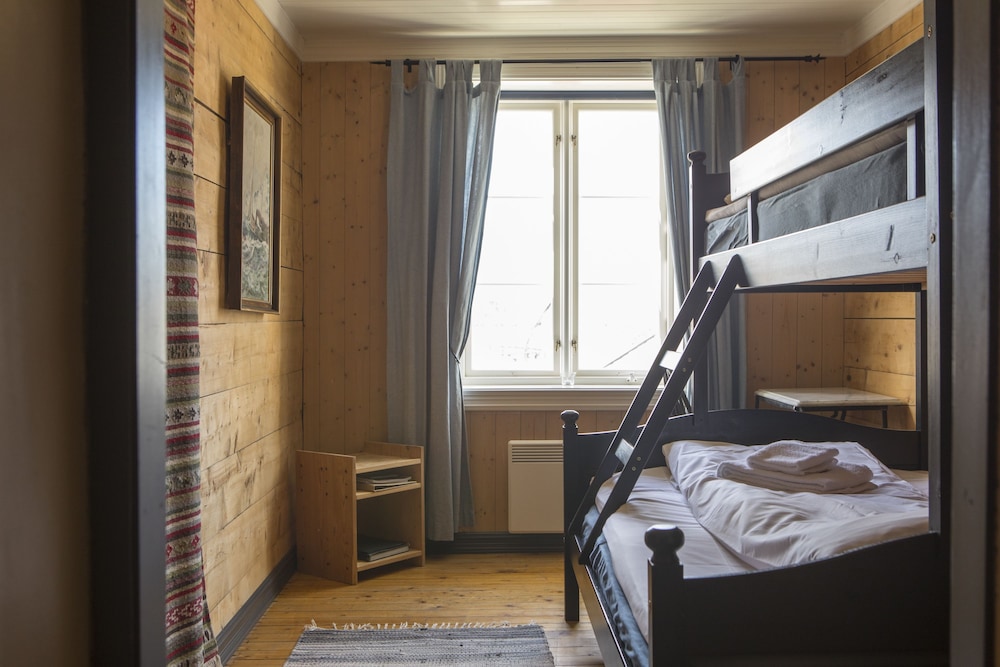 Bunk bed room photo 3