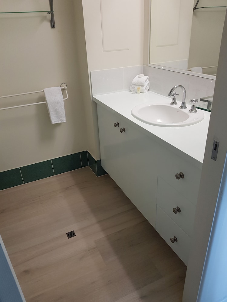 High Level Apartment, 2 Bedrooms (Levels 6-9) photo 3