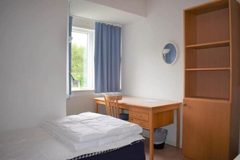 Basic Quadruple Room, 2 Bedrooms photo 3