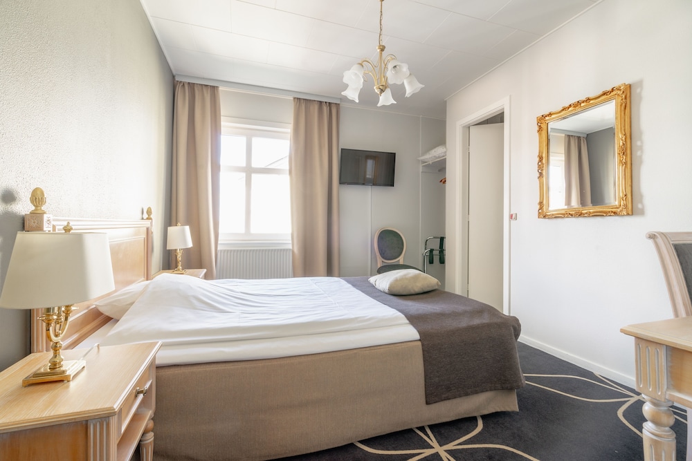Comfort Single Room (With Small Double Bed)