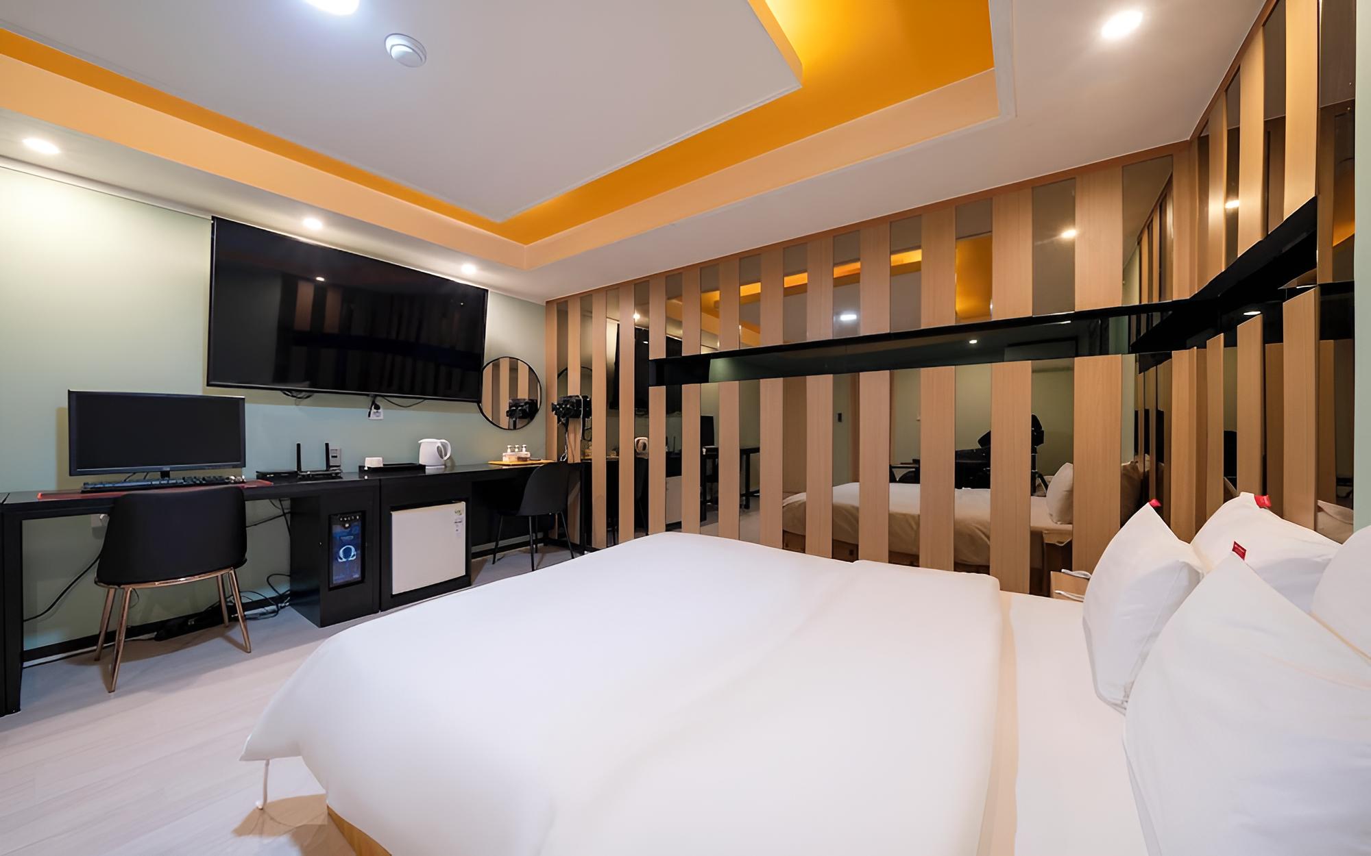 Room (VIP (Netflix available massage chair)) photo 3