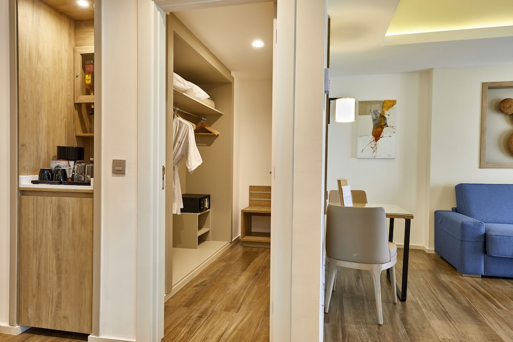 Suite, Oceanfront (elite Club, U)