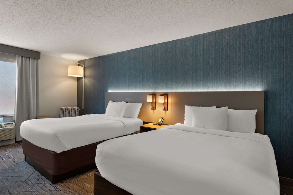 Standard Room, 2 Queen Beds - Photo 3