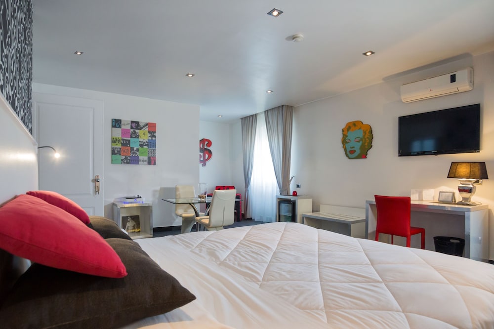 Deluxe Suite - Photo 1