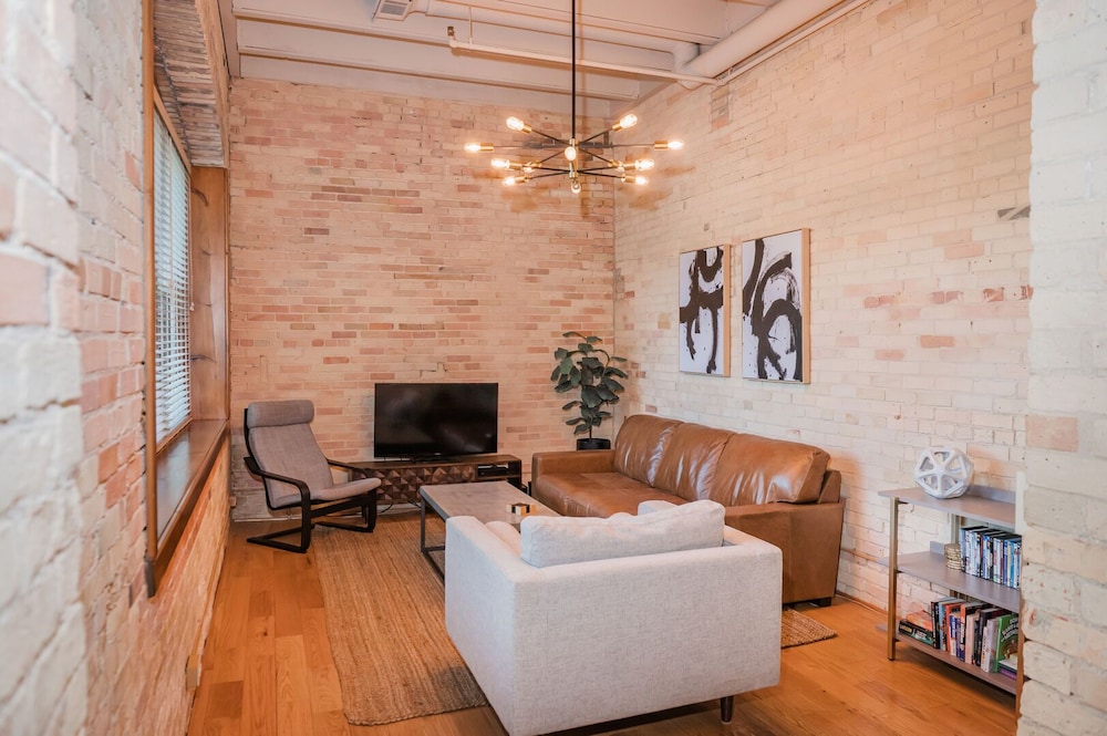 Luxury Condo photo 2