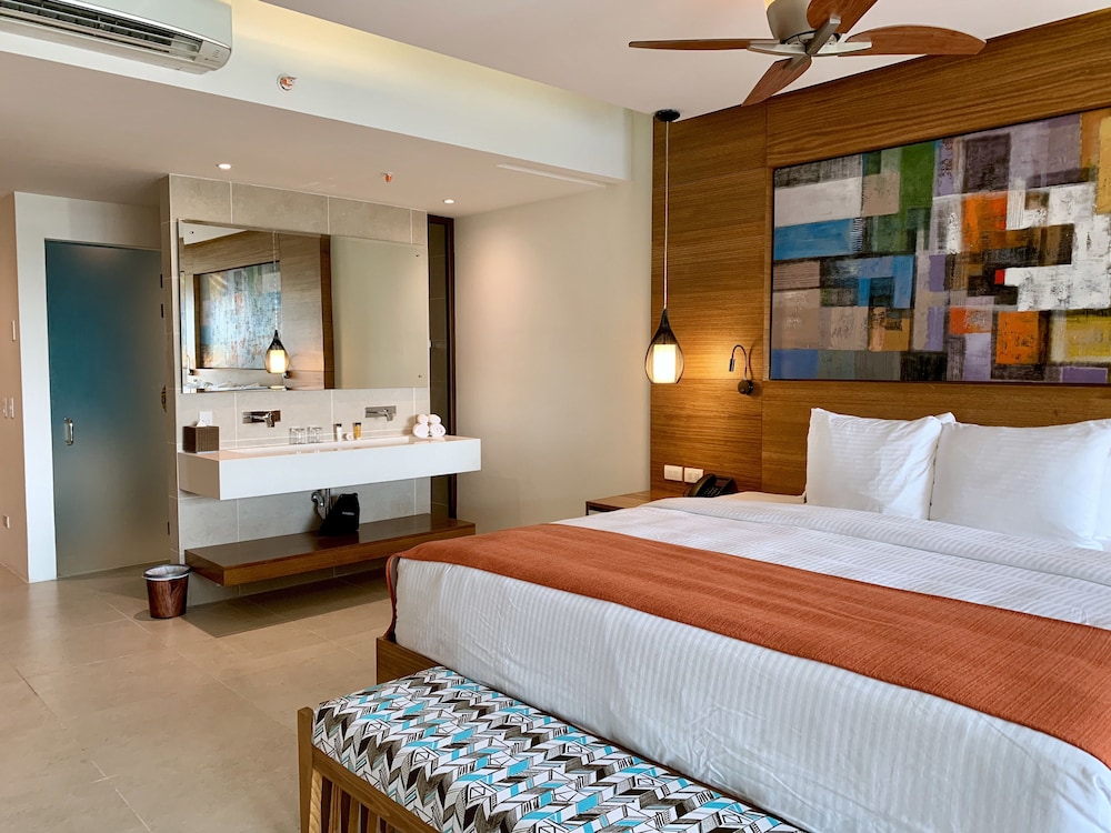 Junior Suite, 2 Queen Beds, Bathtub photo 3