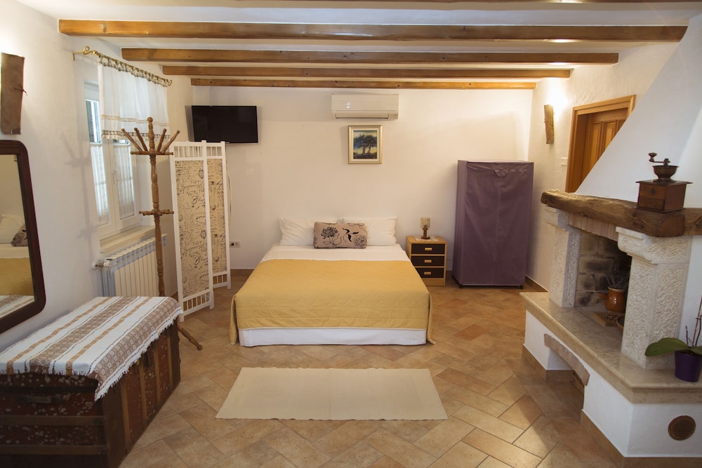 Romantic Studio, Terrace, Garden View (Ground Floor Maxi) photo 1