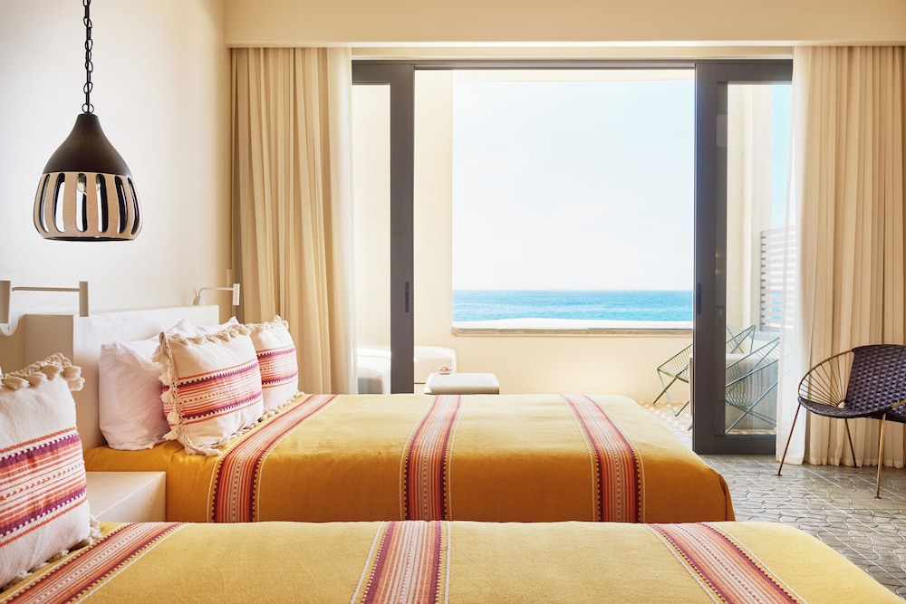 Room, 2 Queen Beds (Sea, With Plunge Pool) photo 2