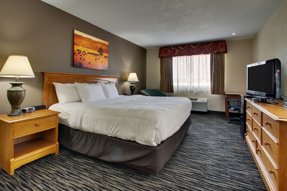 Standard Room, 1 King Bed