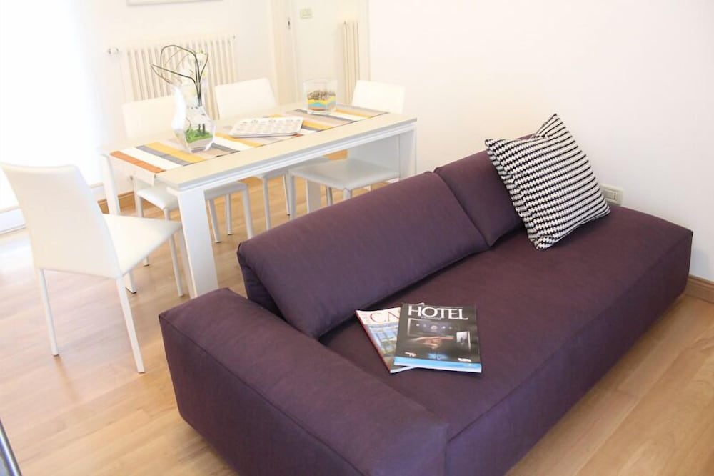 Studio, 1 Queen Bed, Kitchenette (Kensington) photo 2