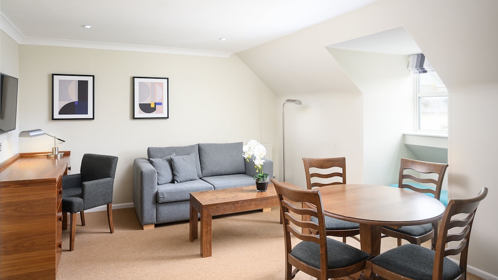 Suite, 1 Bedroom - Photo 8