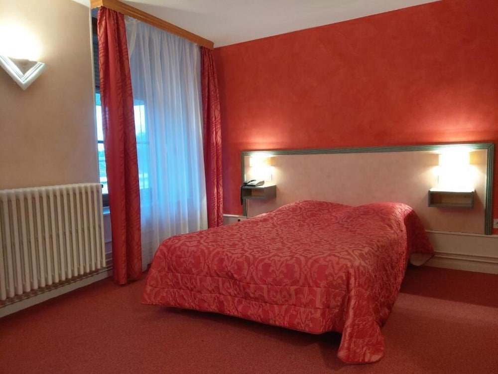 Double Room (10)