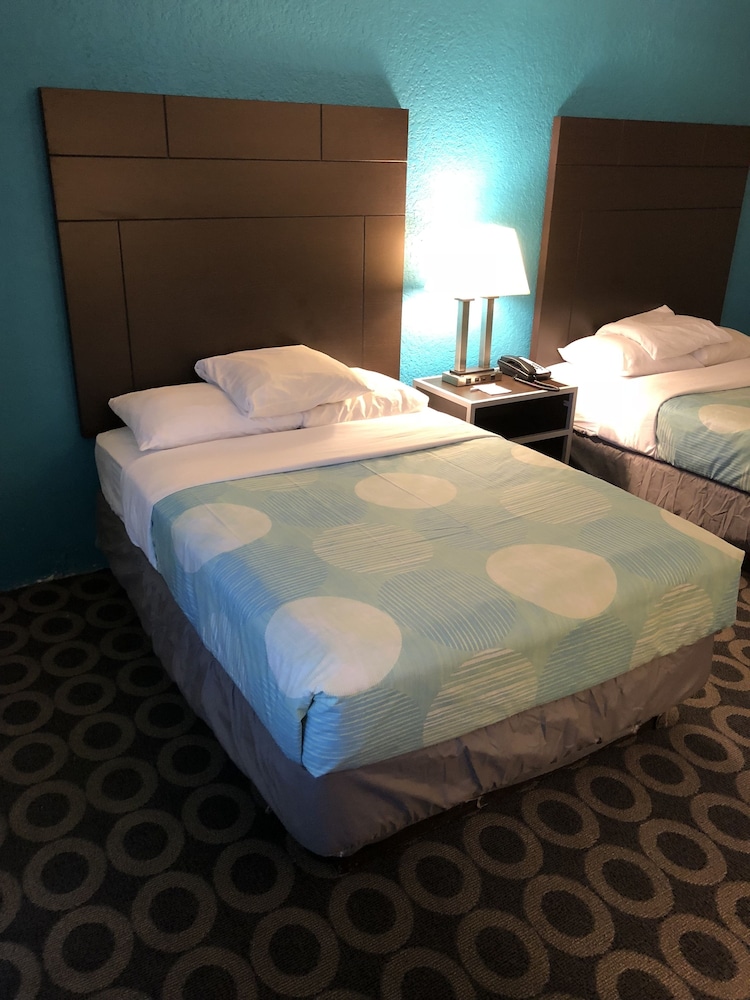Room, 2 Double Beds, Non Smoking - Photo 2