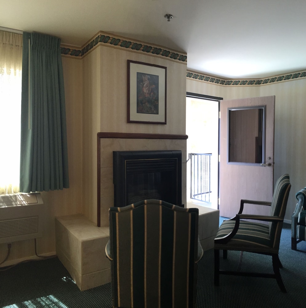 Junior Suite, 1 King Bed photo 1