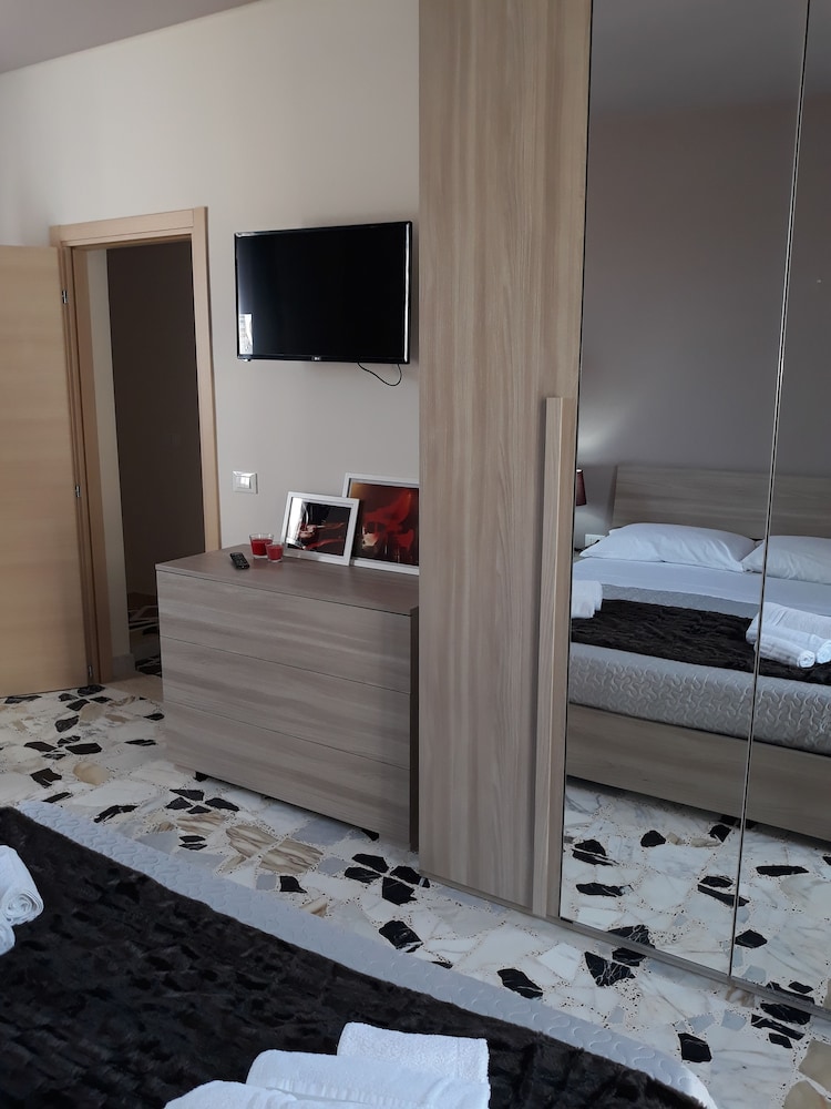 Exclusive Triple Room, Balcony, City View, photo 6