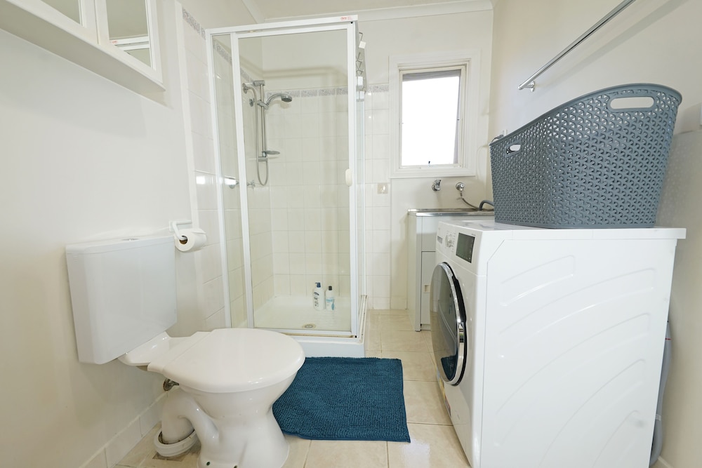 Comfort Apartment, 1 Queen Bed with Sofa bed, Non Smoking, Courtyard View photo 3