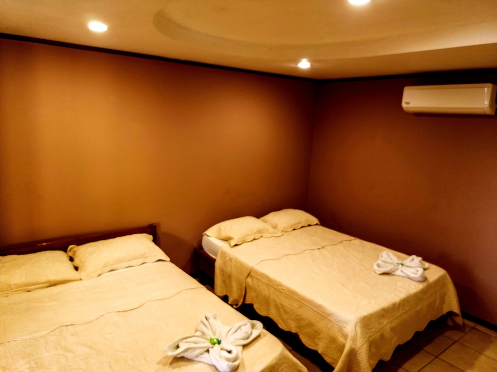 Basic Quadruple Room photo 2