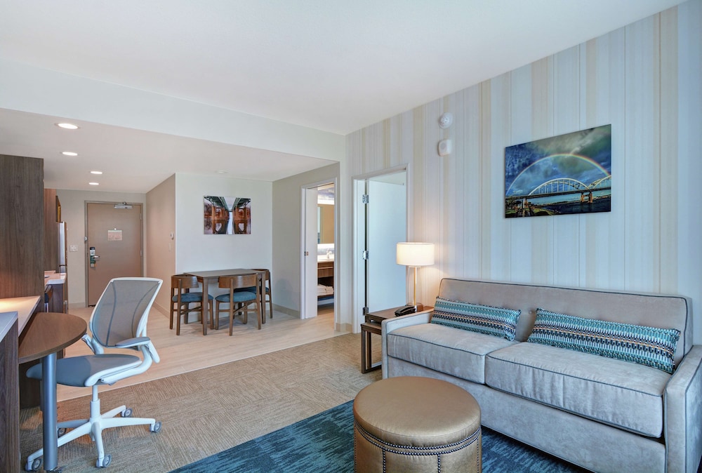 Suite, 1 King Bed, Accessible (Roll-In Shower)