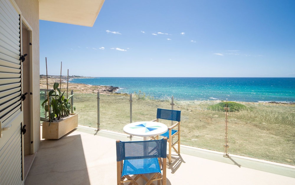 Deluxe Double Room, Terrace, Partial Sea View photo 3