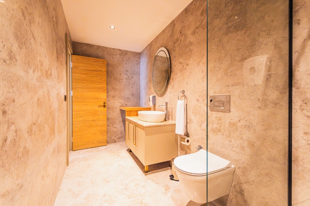 Duplex Swimup Suite - Photo 25